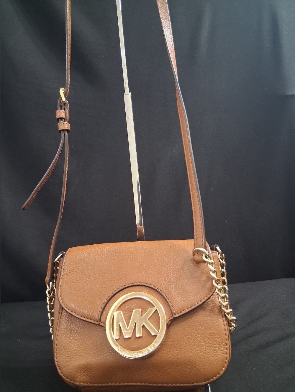 Michael Kors Fulton Tan Leather Crossbody Purse W/ Gold Chain Strap Accents